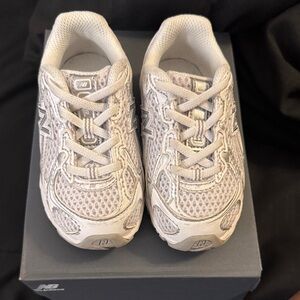 New Balance Kids Sneakers in Light Gray